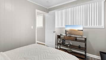 3 bedrooms, desk, iron/ironing board, free WiFi