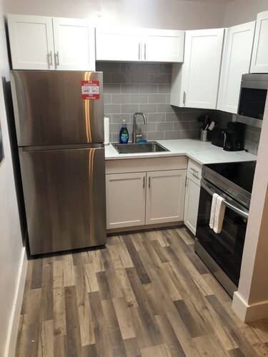 Updated downtown FTL apartment