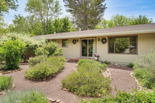 Patagonia Vacation Rental | 2BR | 3BA | 2,000 Sq Ft | 2 Steps Required