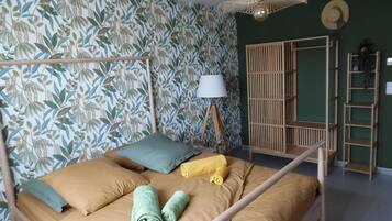 3 bedrooms, in-room safe, desk, iron/ironing board