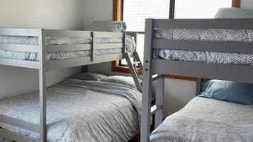 5 bedrooms, travel crib, WiFi, bed sheets