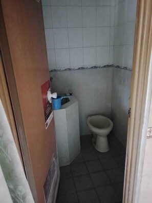 Standard Room | Bathroom - Hotel Syariah Sidomulyo (Pacitan)