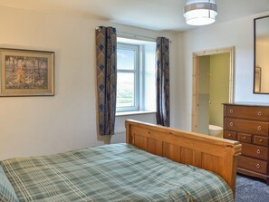 5 bedrooms, free WiFi, bed sheets