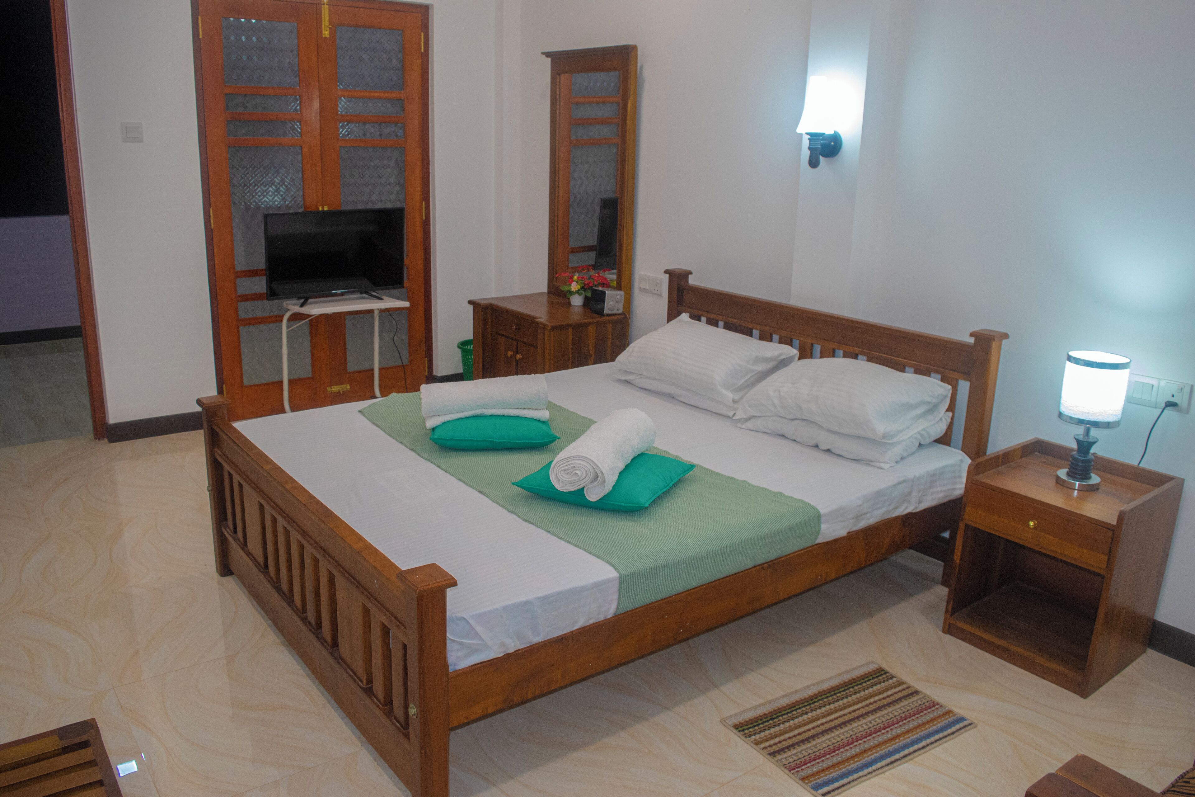 Deluxe-Doppelzimmer, 1 Queen-Bett, Nichtraucher, Klimaanlage | Schreibtisch, laptopgeeigneter Arbeitsplatz, kostenloses WLAN