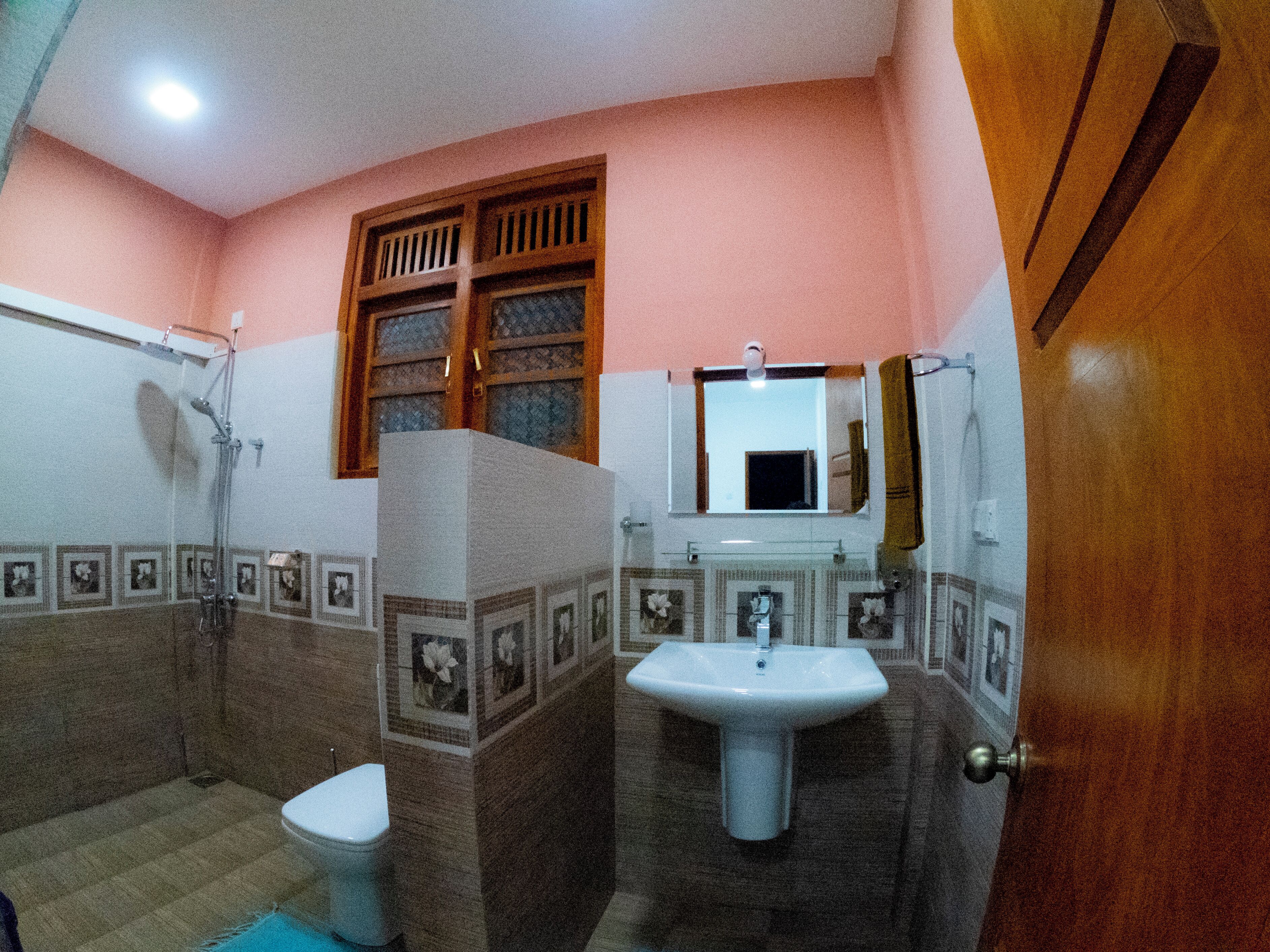 Kamar Triple Deluks, Beberapa Tempat Tidur, Bebas Asap Rokok, AC | Kamar mandi | Shower, pancuran hujan, pengering rambut, dan handuk