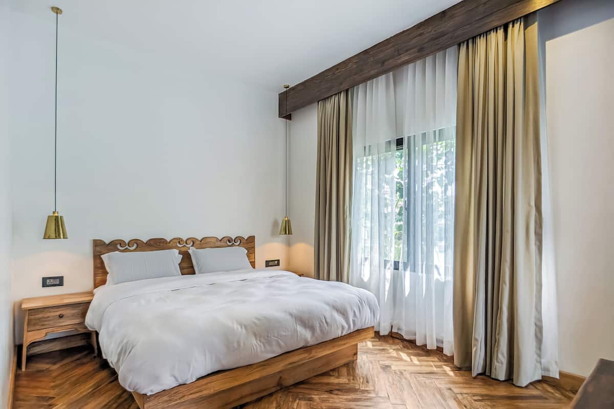 1 bedroom, premium bedding, free minibar items, in-room safe