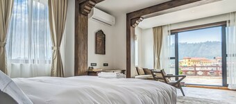 Uma Residence & Suites