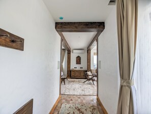 Cobertura com design assinado, vista para a cidade | 1 quarto, roupas de cama premium