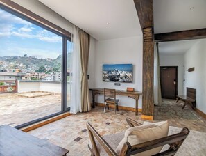 Signature Penthouse, City View | Terrace/patio