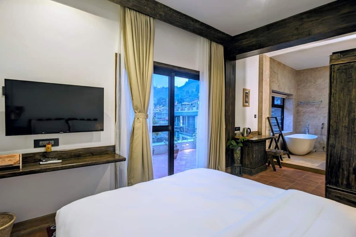 Panoramic Suite | 1 bedroom, premium bedding, free minibar items, in-room safe