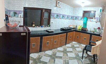 Cozy Homestay with kitchen in the valley of Himalayas and beside river Beas.