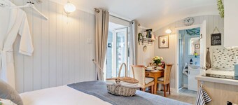 The Acorn - One Bedroom House, Sleeps 2