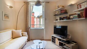 Apartment | Living area | 35-inch TV with digital channels