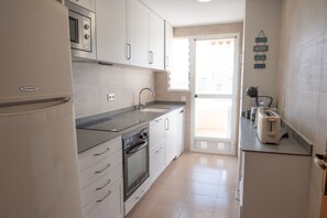 Køleskab, mikrobølgeovn, ovn, opvaskemaskine