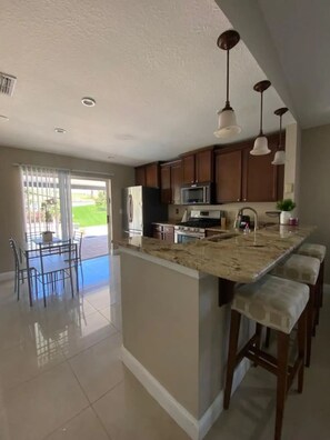 Private kitchen - Private pool-Comfy home- 8 guest
(Davenport)
