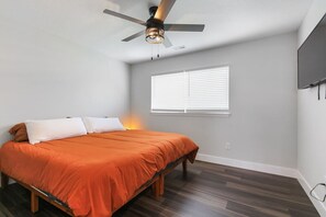 4 bedrooms, WiFi, bed sheets