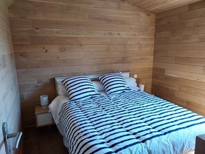 4 chambres, fer et planche à repasser, Wi-Fi, draps fournis