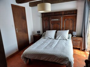 4 dormitorios, tabla de planchar con plancha, wifi y ropa de cama