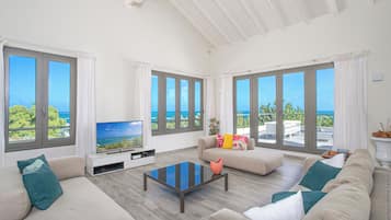 Villa Luxe, vue mer | Coin séjour | Télévision à écran plat