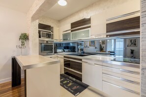 Luxury Apartment, Sea View | Private kitchen - Amigo 2-Bedroom Luxury Suite - Seaview (Split)
