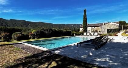 La Magnanerie, Grand Mas de Caractère au Cœur du Luberon
