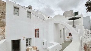 Exterior - As Holiday caves (Santorini)