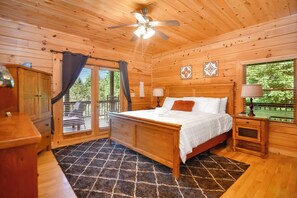 4 makuuhuonetta, silitysrauta/-lauta, ilmainen Wi-Fi, vuodevaatteet