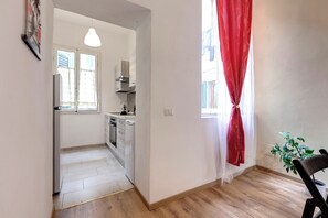 Alice Apartment | Living area | 24-inch flat-screen TV with digital channels - Mamo Florence - Alice & Ellen Apartments (Florence)