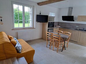 Smart TV - Gite in the countryside, 3 minutes from town.  (Pacé)