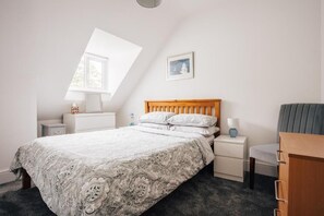 2 bedrooms, iron/ironing board, WiFi, bed sheets