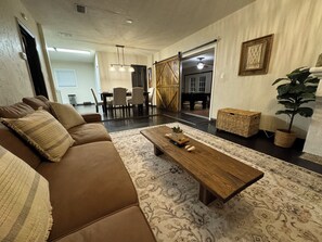 Smart TV - Casa Antigua: Historic Villa with POOL & FIRE-PIT (cocoa)