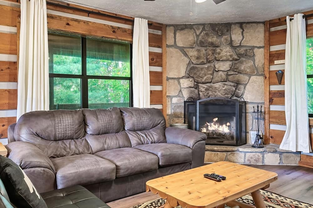 Views I Between Pigeon Forge Gatlinburg I Firepit