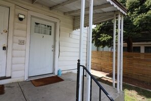 House | 1 bedroom - Windsor Park Pad apt 2 min to Mass Ave With AC (Indianapolis)
