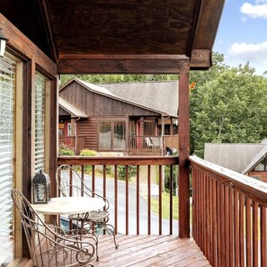Apartment | 1 bedroom - Views I Mins to Dollywood I Hot tub I Pool Table (Sevierville)