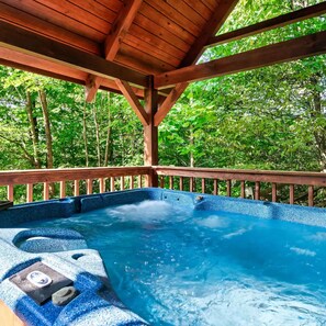 Apartment | 3 bedrooms - Stunning Mountain Views Hot tub Firepit Arcade (Sevierville)