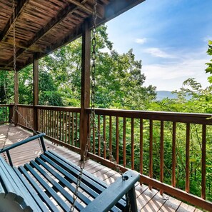 Apartment | 3 bedrooms - Stunning Mountain Views Hot tub Firepit Arcade (Sevierville)