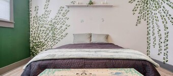 สตูดิโอ 1 ห้องนอนที่มีศิลปะ - อพาร์ทเมนท์ - ใกล้ดาวน์ทาวน์ Mass Ave