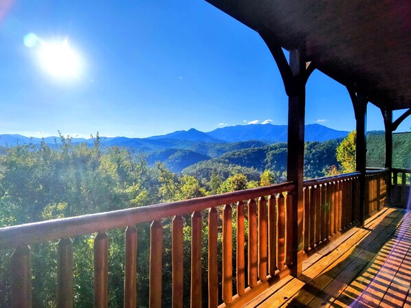 Apartment | 4 bedrooms - The Morning Glory With Hot Tub Arcade Theater (Gatlinburg)