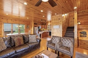 Apartment | 4 bedrooms - The Morning Glory With Hot Tub Arcade Theater (Gatlinburg)