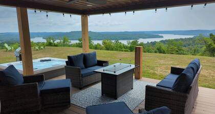 180 Degree Seneca Lake Views, privacy galore with hot tub. Sleeps 9