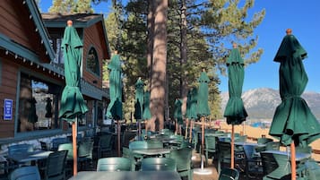 2 restaurants, breakfast served