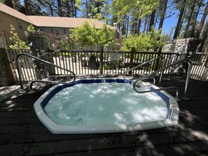 Bañera de hidromasaje exterior