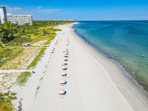 Beach nearby - Tropical Retreat with Beach & Resort Amenities (Key biscayne)