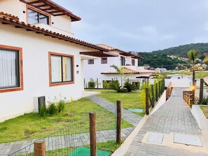 Property grounds - 4 Bdr House in Manguinhos Between Geriba Beach and Porto da Barra (Manguinhos Armacao dos Buzios)