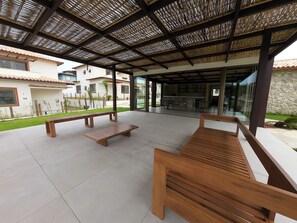 Outdoor dining - 4 Bdr House in Manguinhos Between Geriba Beach and Porto da Barra (Manguinhos Armacao dos Buzios)