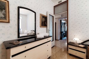 Appartement, balcon, vue lac