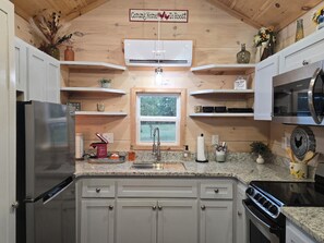 Mikrobølgeovn, ovn og kokeplater