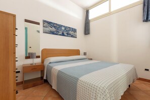 2 chambres, fer et planche à repasser, draps fournis