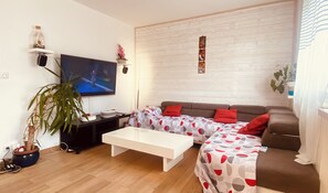 2 chambres, fer et planche à repasser, Wi-Fi, draps fournis