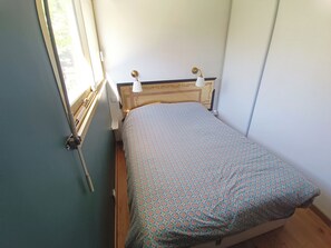 1 habitación, tabla de planchar con plancha, wifi y ropa de cama